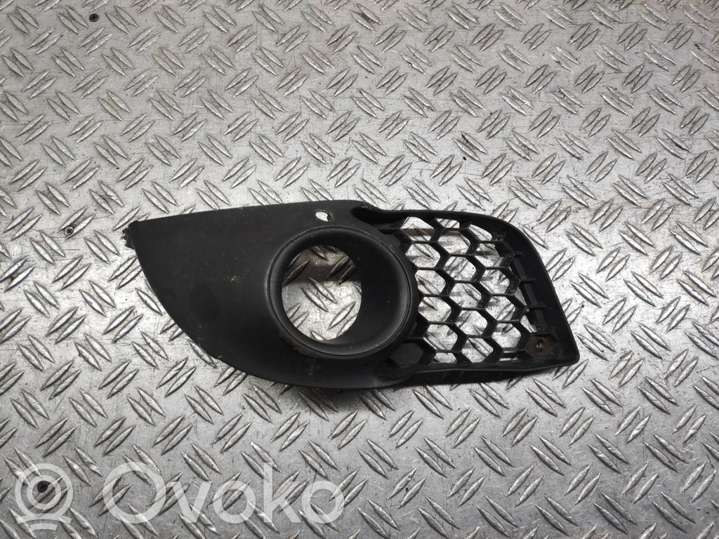 Mitsubishi Lancer VIII Grille inférieure de pare-chocs avant 