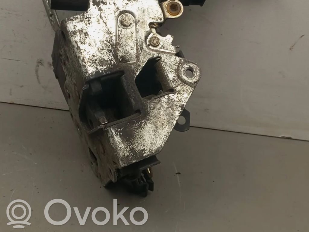 BMW 3 E36 Priekšpusē slēdzene 