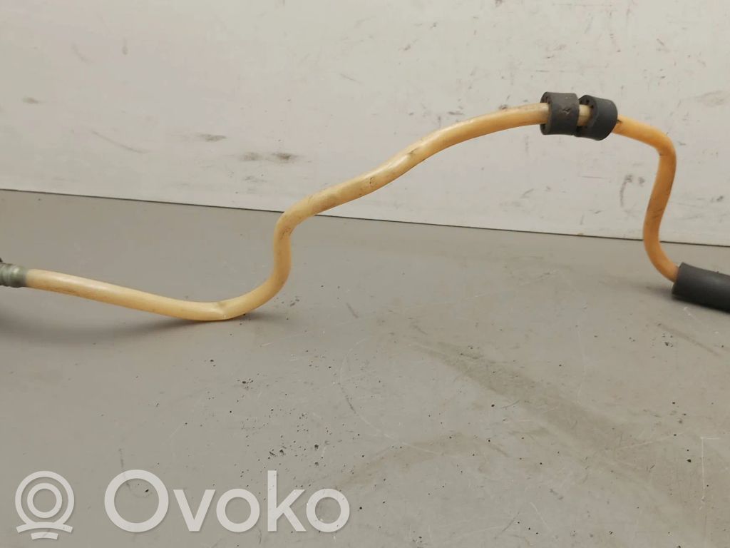 BMW 1 E81 E87 Polttoaineputken letku 