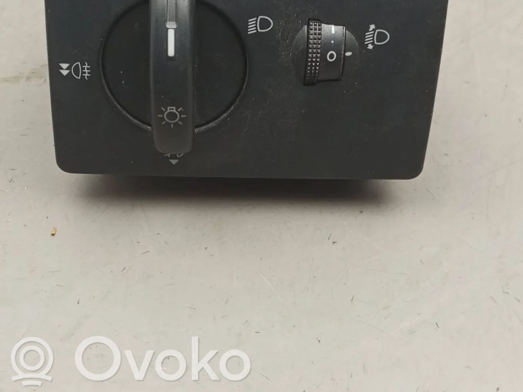 Light switch   13A024