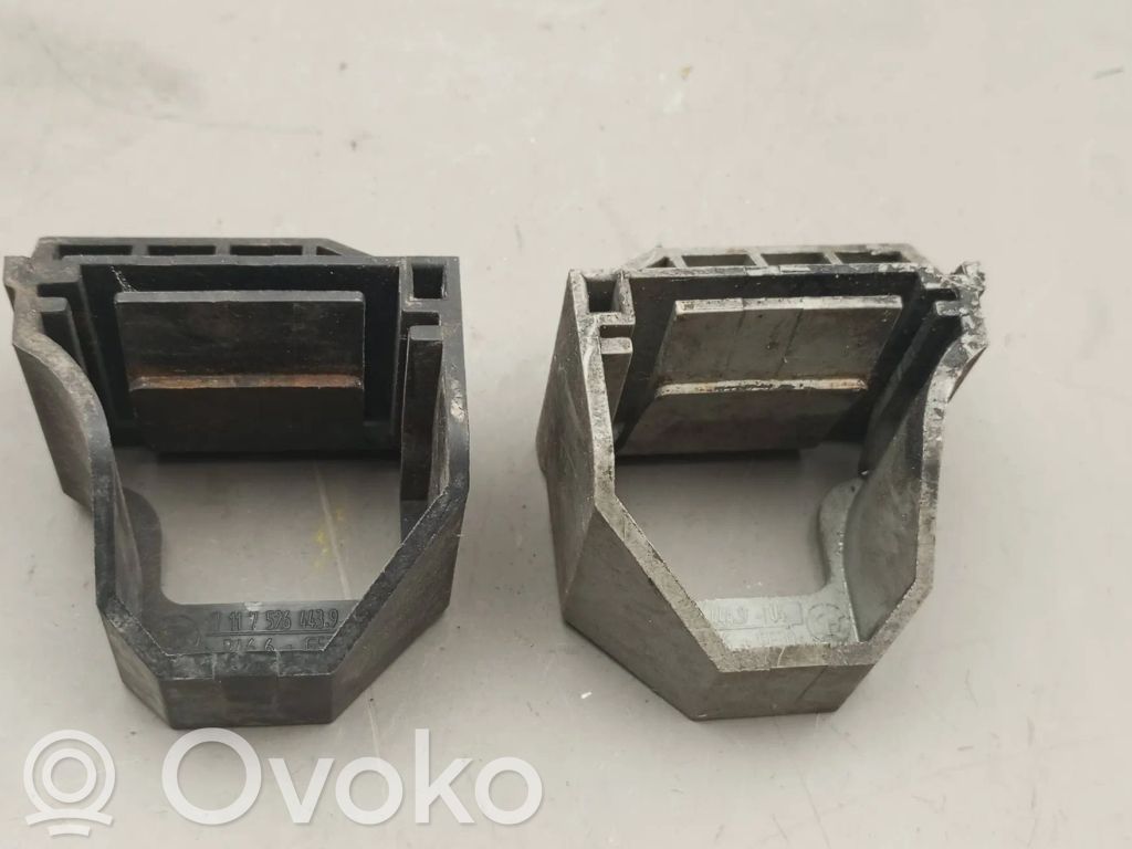 Fixation de radiateur   7526444,7526443