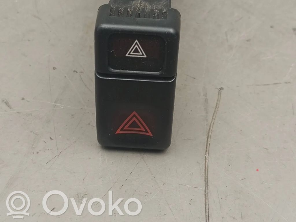Hazard light switch   9125204