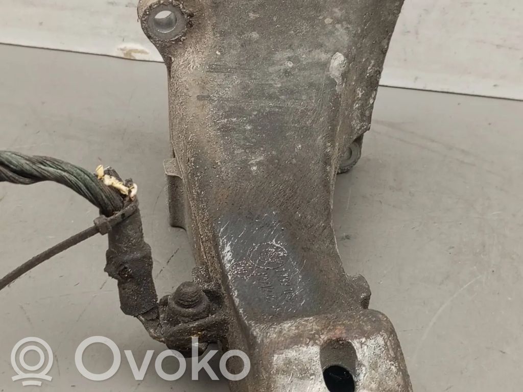 BMW 3 E36 Engine mounting bracket 