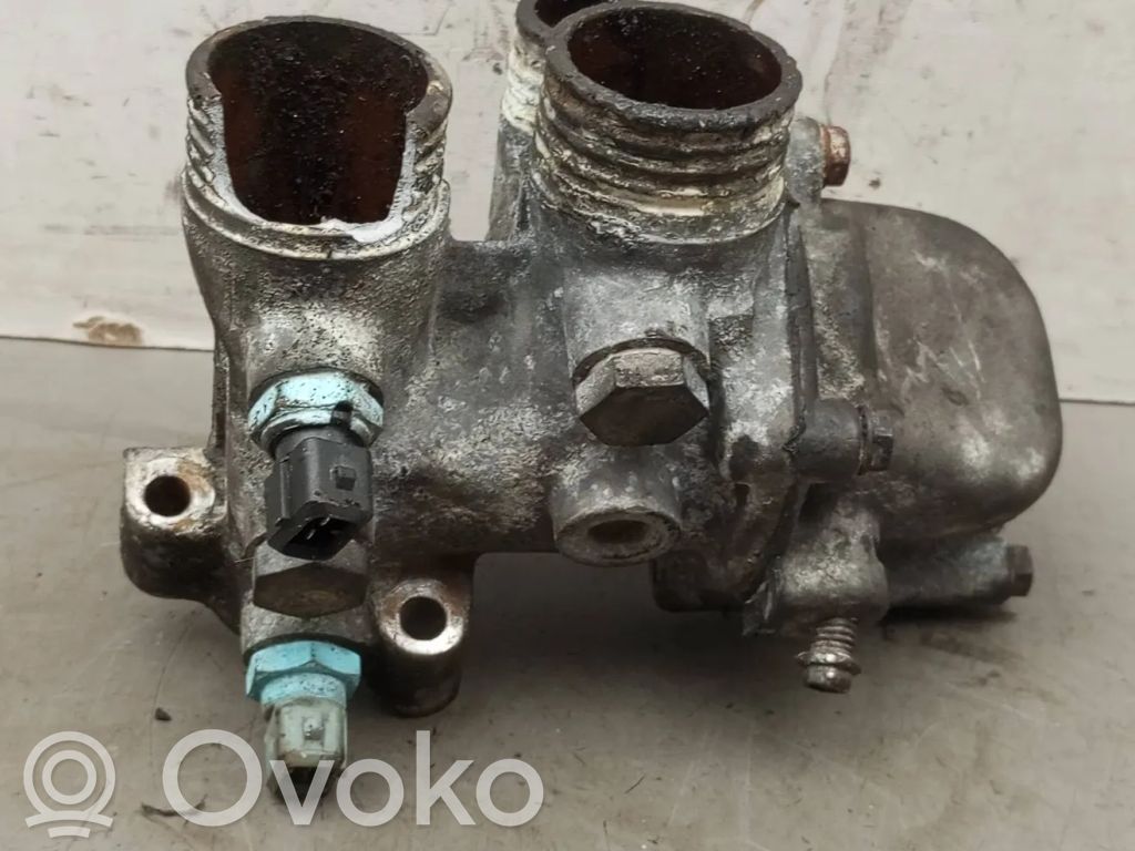 BMW 7 E32 Termostaatin kotelo 