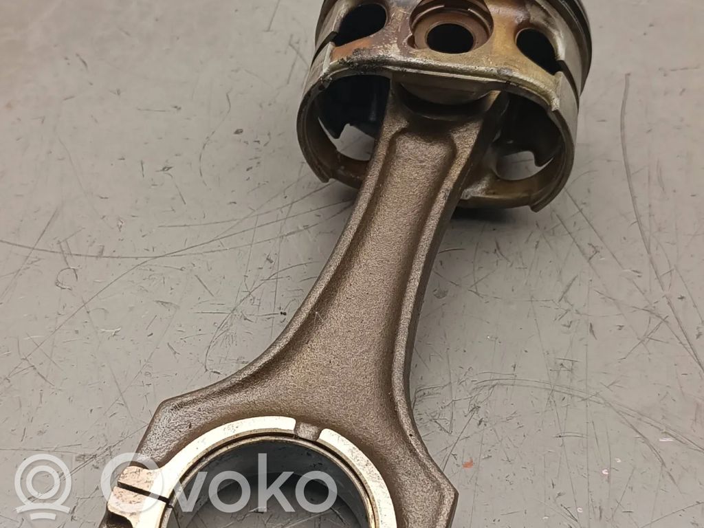 Piston with connecting rod   522P