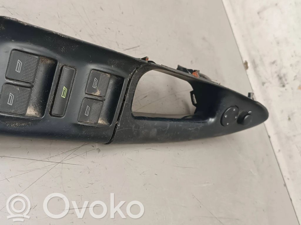 Audi A4 S4 B5 8D Electric window control switch 