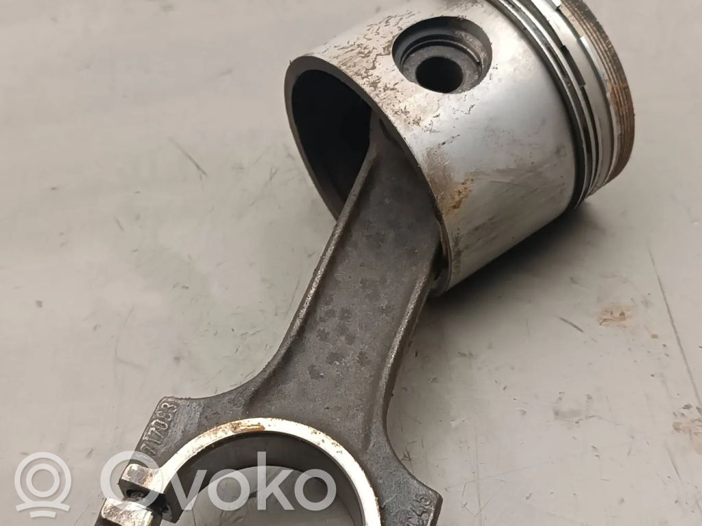 BMW 5 E34 Piston with connecting rod 