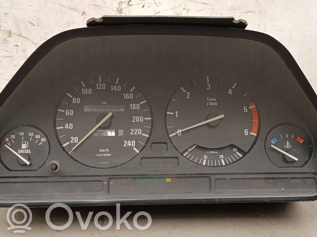 Speedometer (instrument cluster)   1389492,6160481009,1384192,9220300710