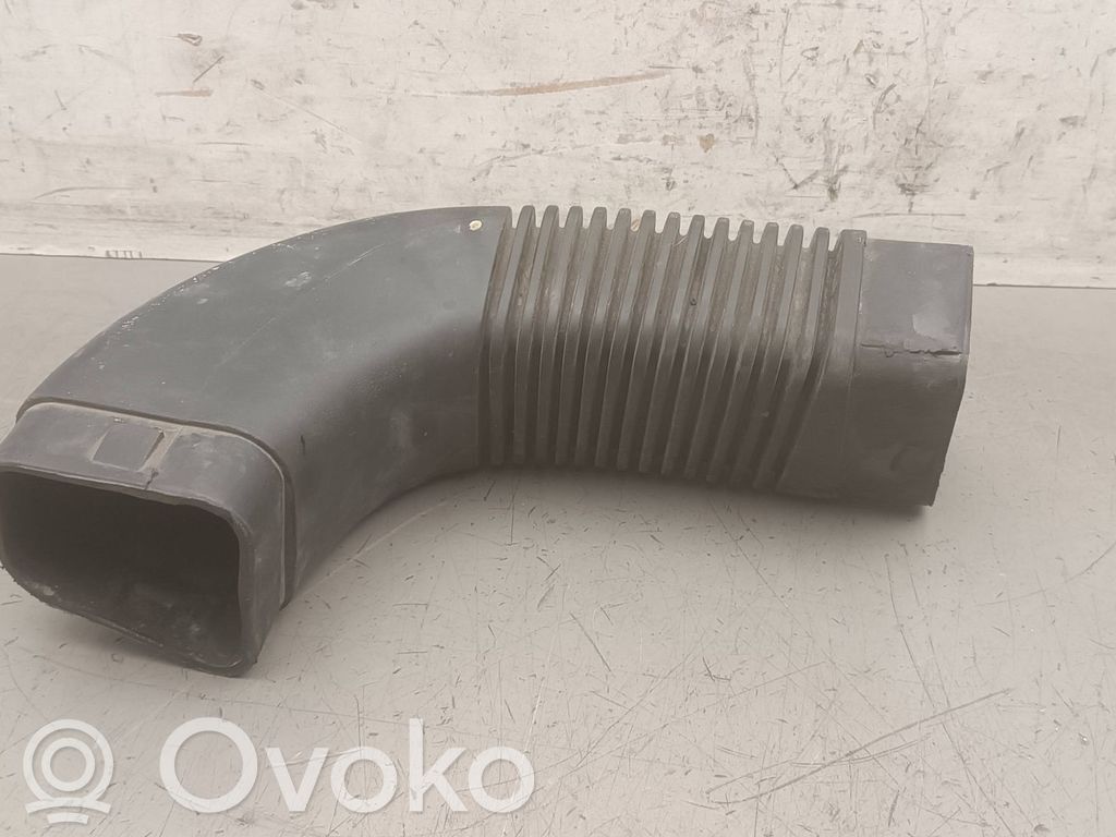 Air intake duct part   7790607