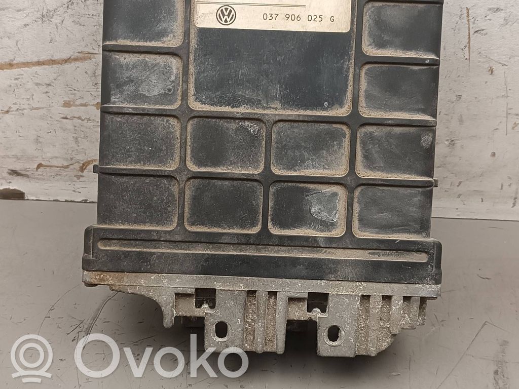 Volkswagen PASSAT B4 Engine control unit/module 