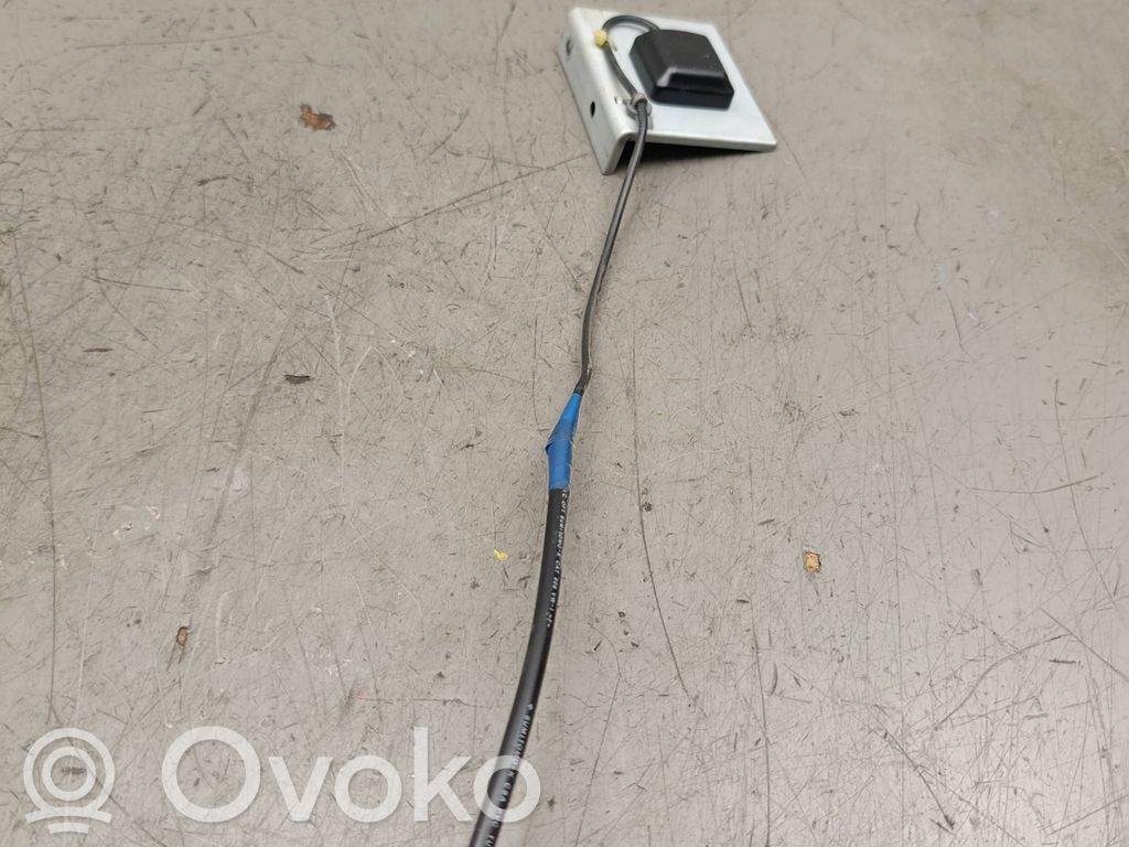 Subaru Legacy GPS-pystyantenni 