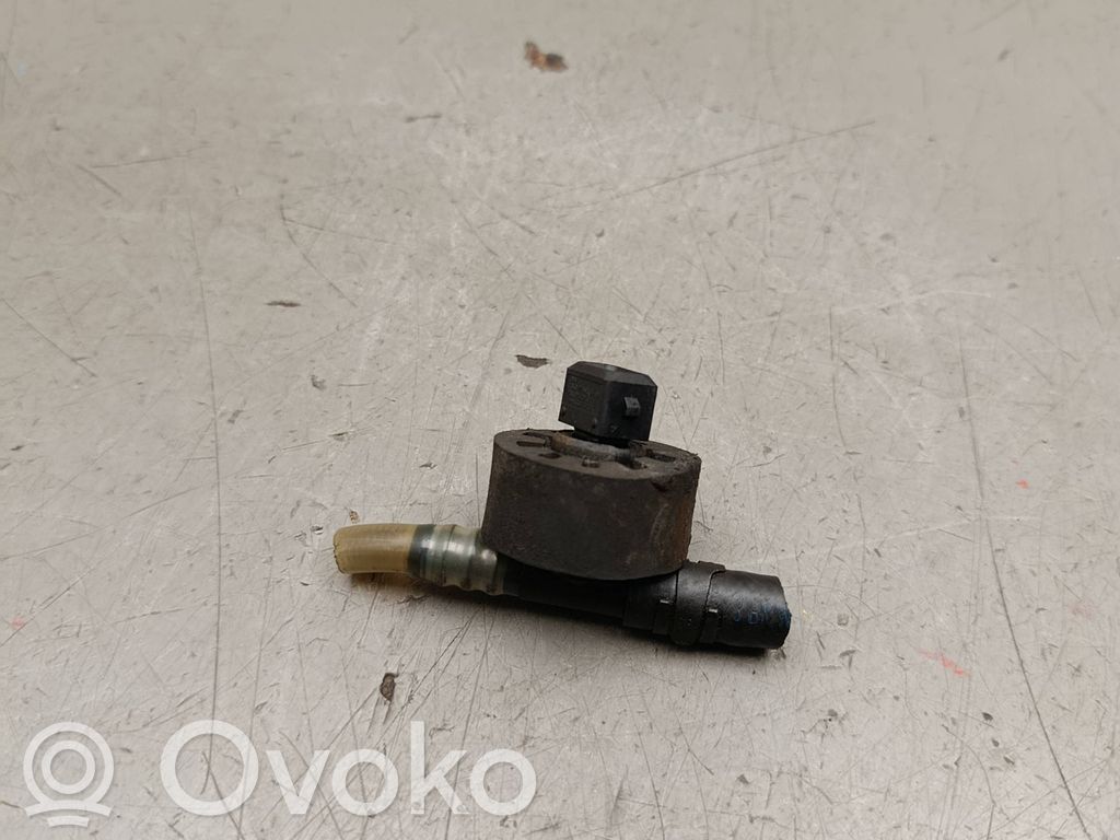 Fuel line pipe   7789305,7789304,136326