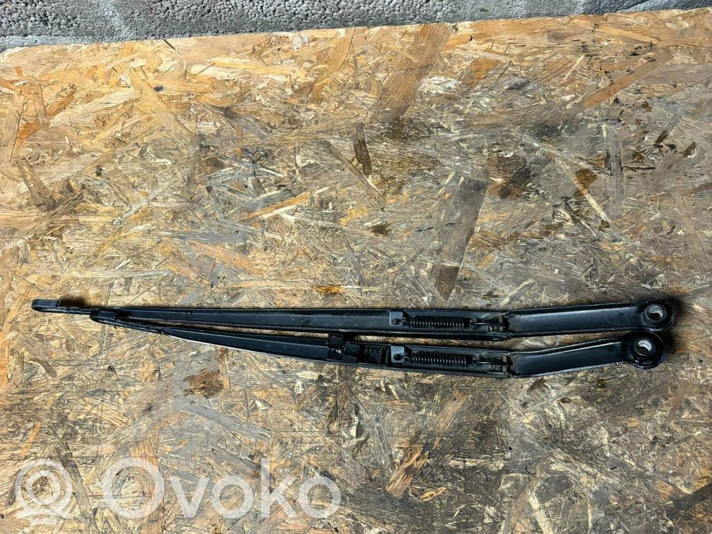 Front wiper blade arm   7003931