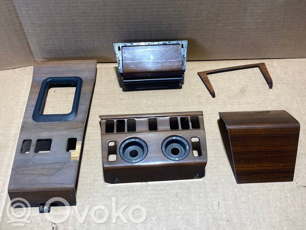 Mercedes-Benz E W124 Rivestimento in plastica cornice della leva del cambio 