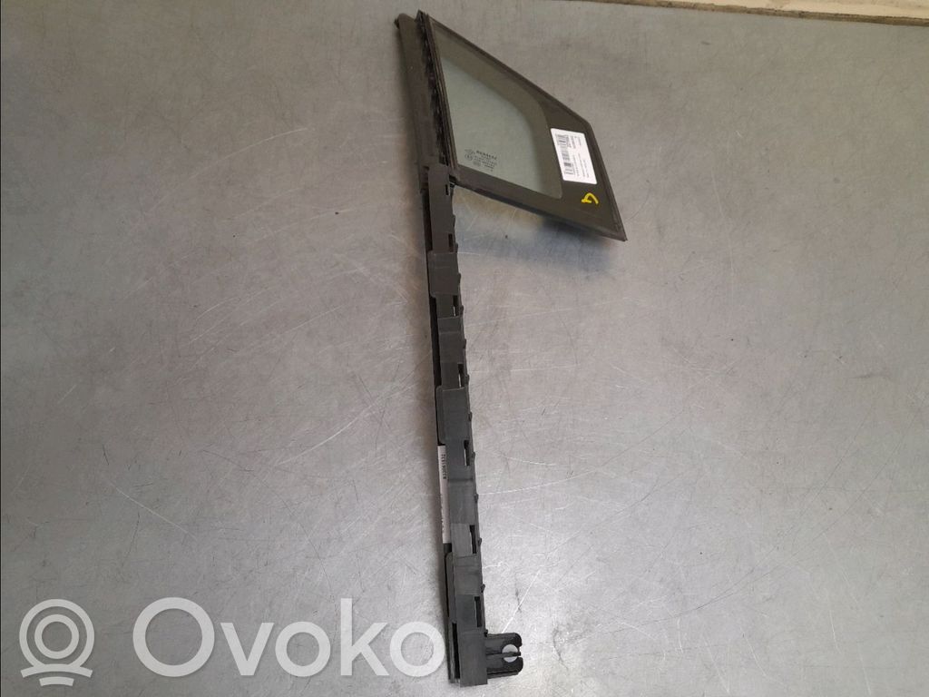 Renault Captur Rear side window 
