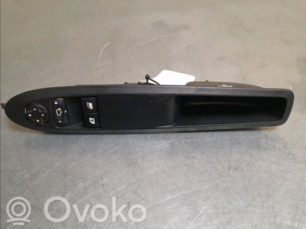 Electric window control switch   98127152XT