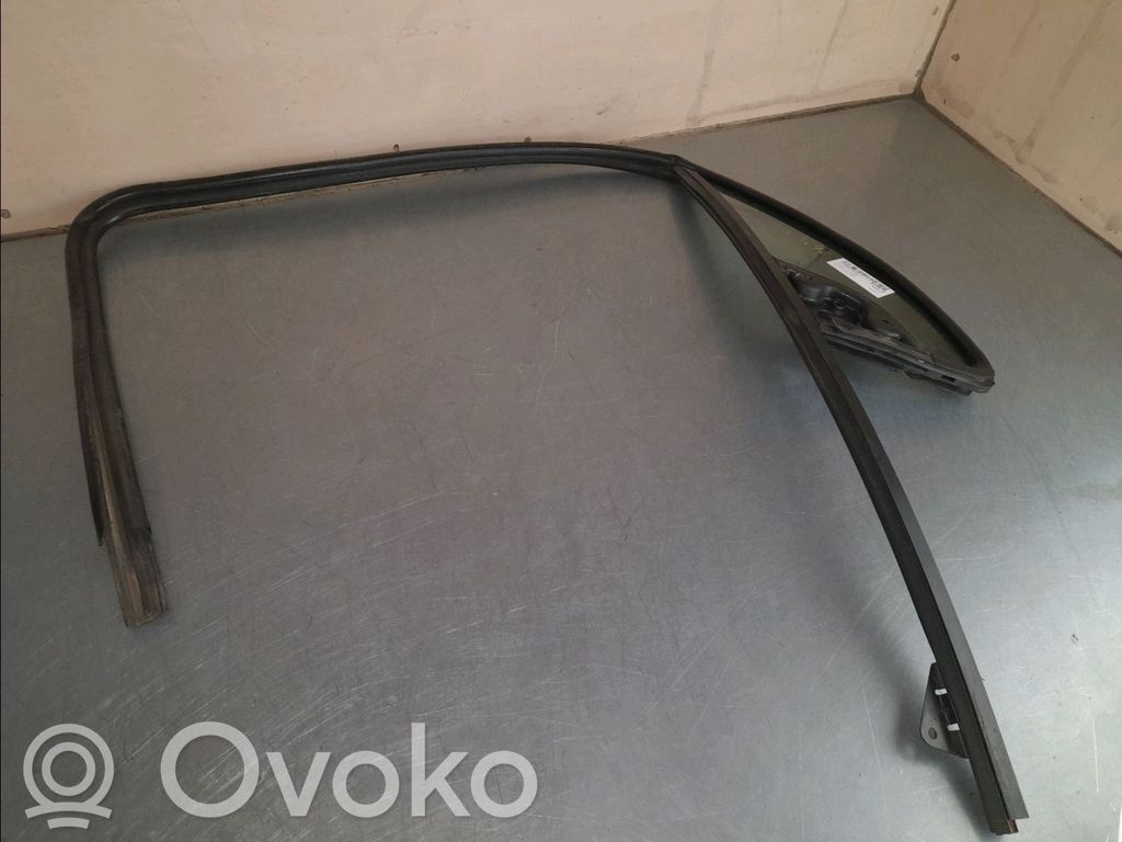 Citroen C3 Rear side window 