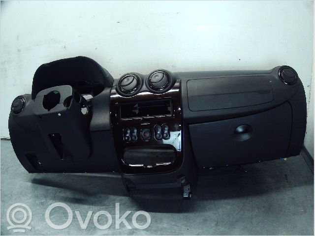 Panelis   8200739435