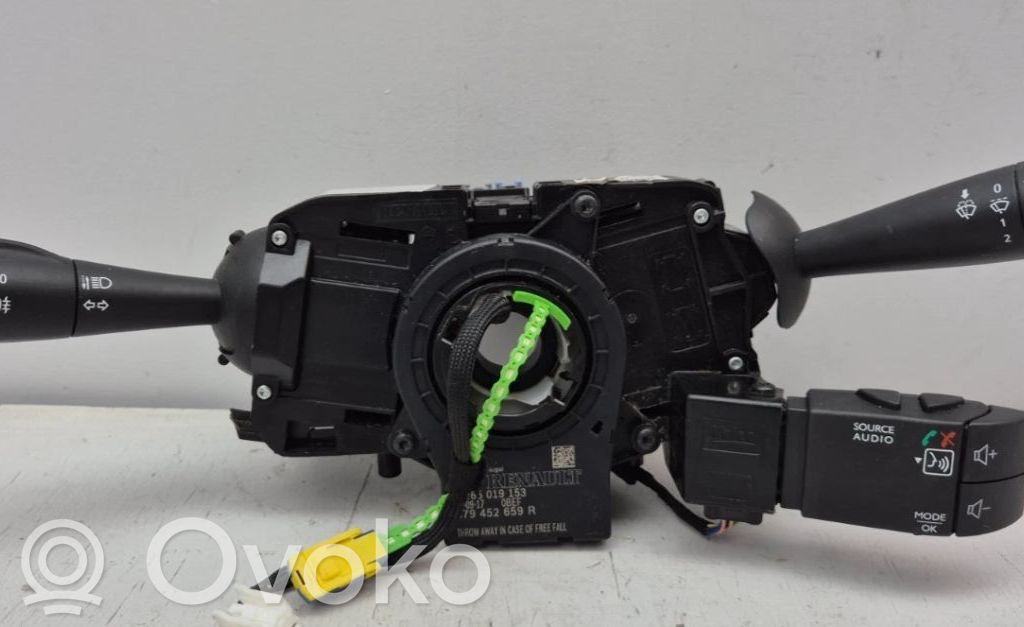 Dacia Sandero II Wiper turn signal indicator stalk/switch 
