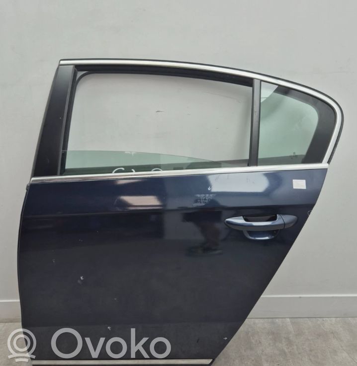 Volkswagen PASSAT B7 Puerta trasera 