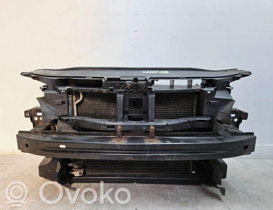 Volkswagen PASSAT CC Pas przedni 
