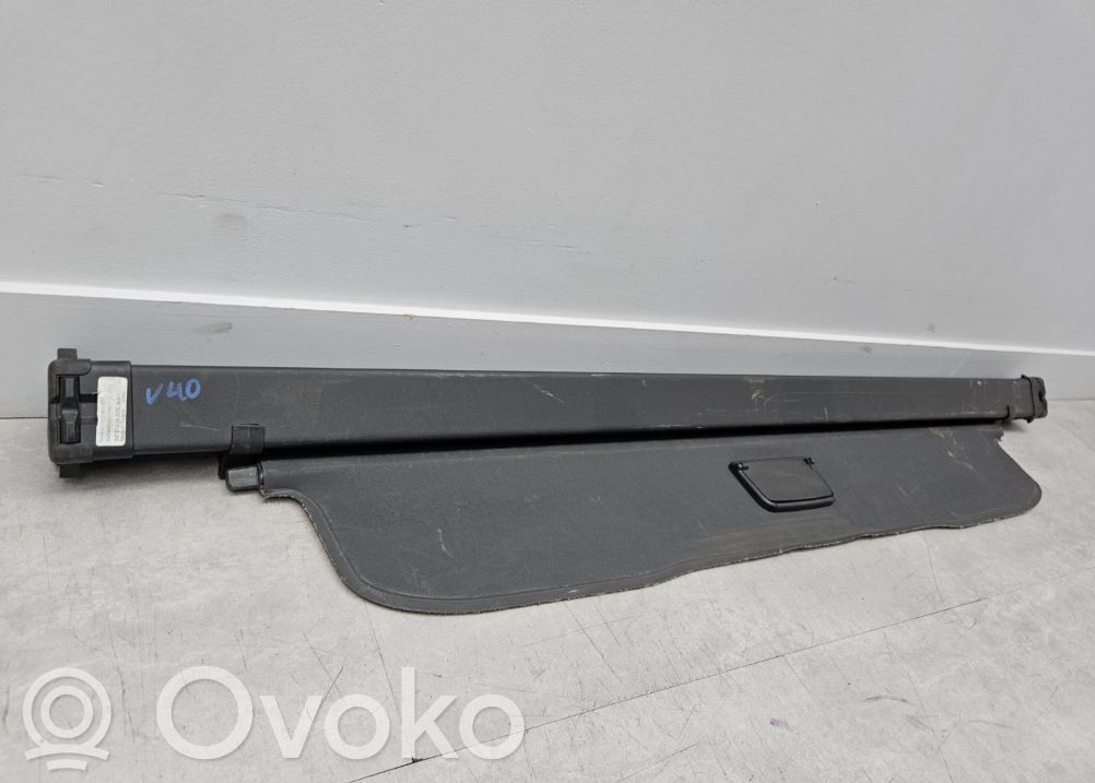 Volvo V60 Hattuhylly 