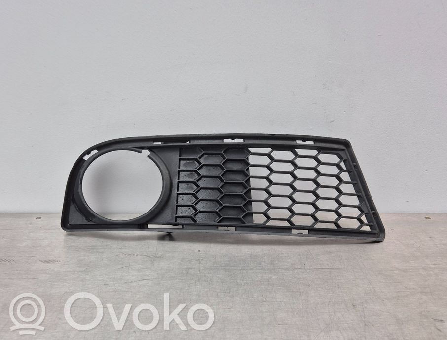 BMW 1 E82 E88 Etupuskurin alempi jäähdytinsäleikkö 