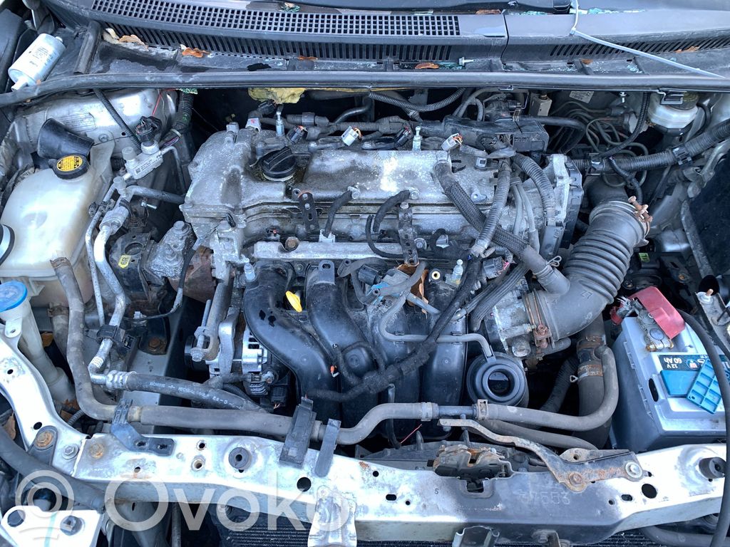 Toyota Avensis T270 Silnik 