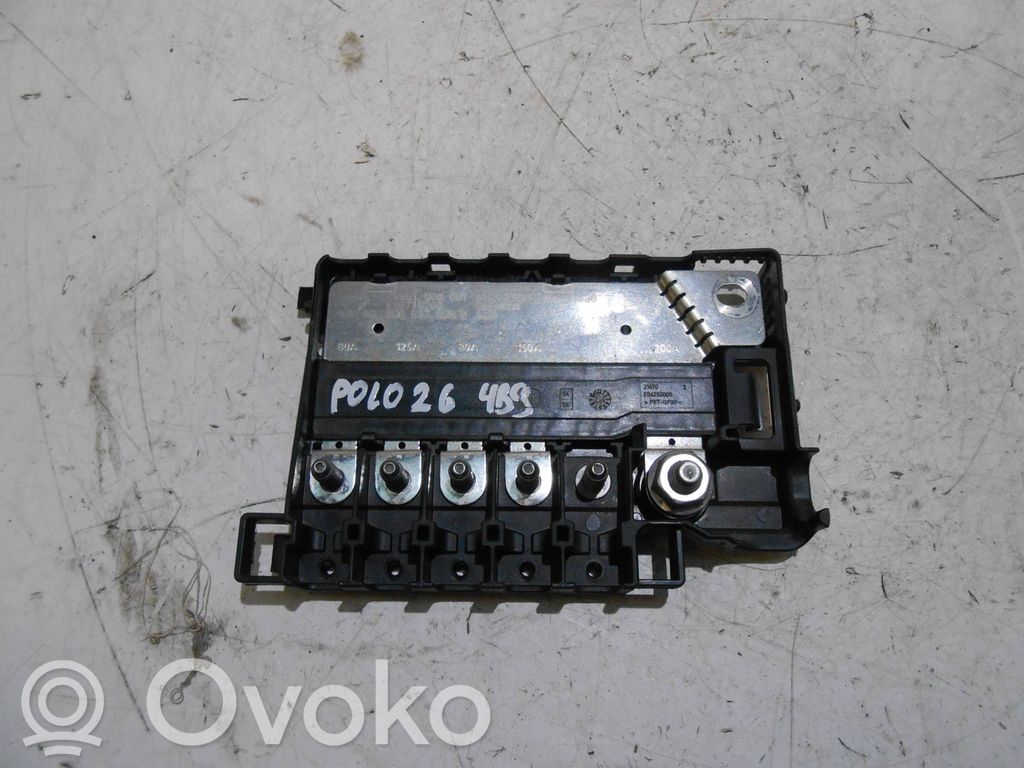 Volkswagen Polo VI Fuse module 
