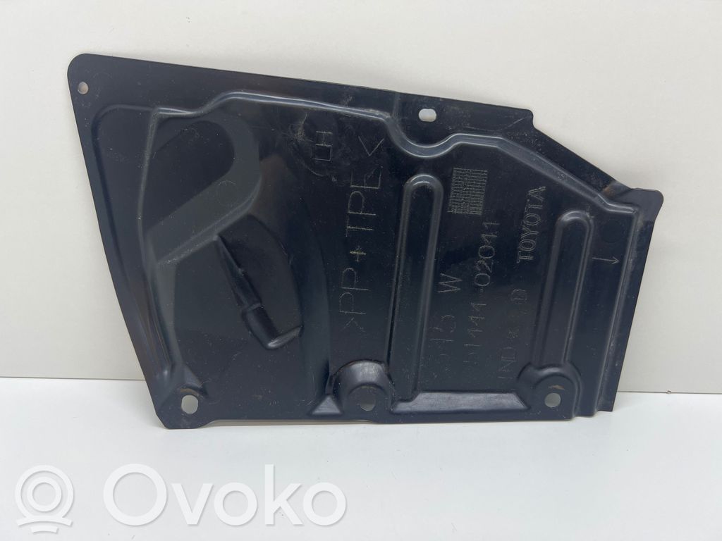 Toyota Avensis T270 Engine splash shield/under tray 