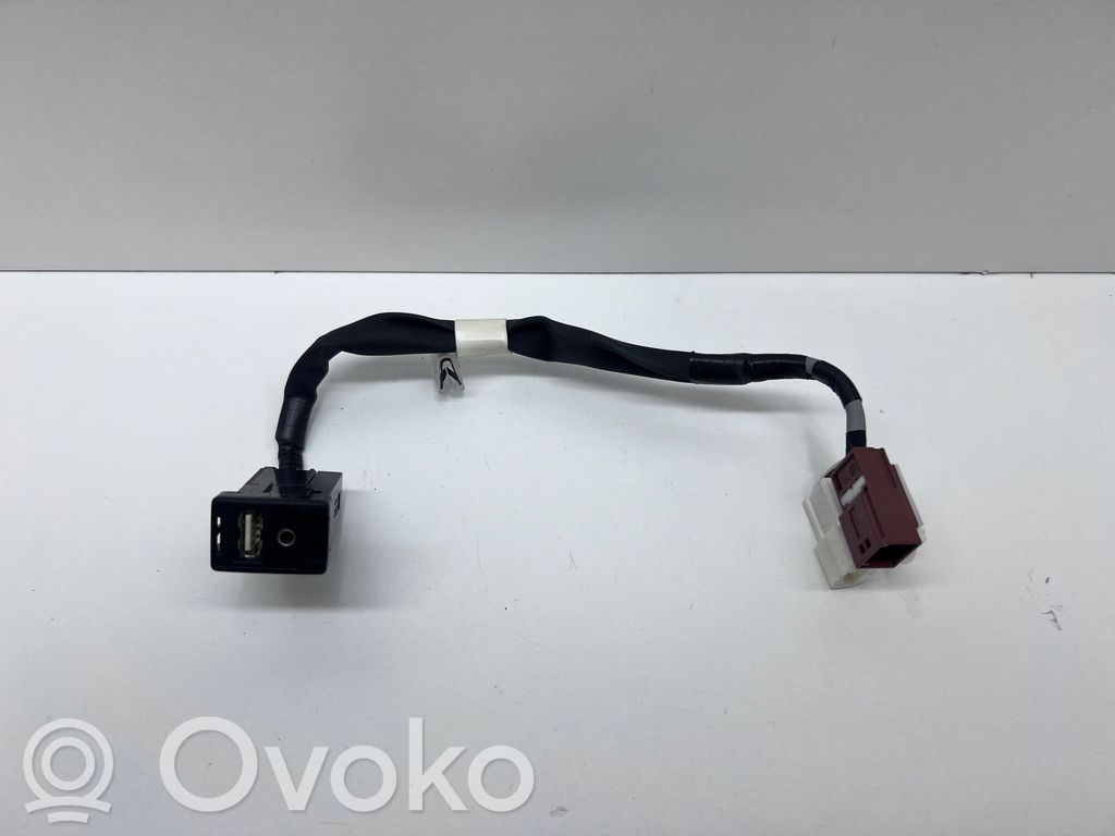 Toyota Verso USB socket connector 
