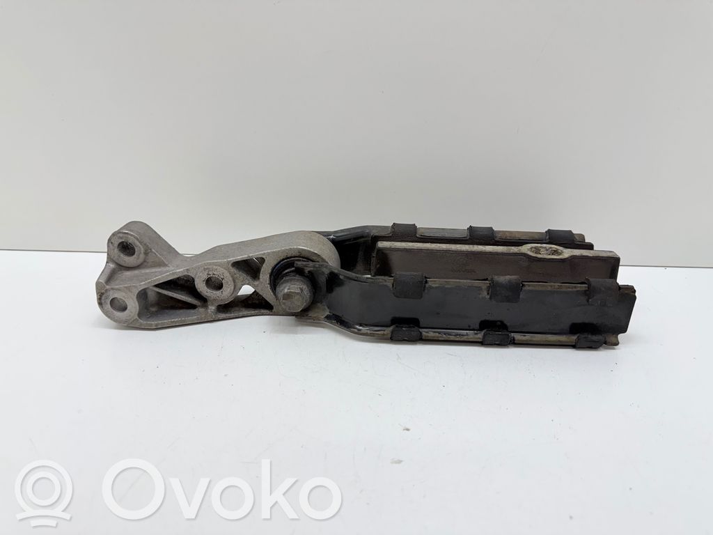 Volvo XC60 Engine mount bracket 