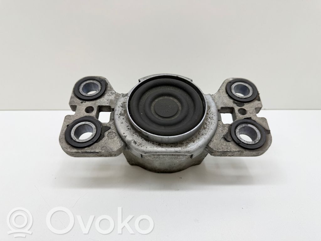 Volvo XC60 Engine mount bracket 