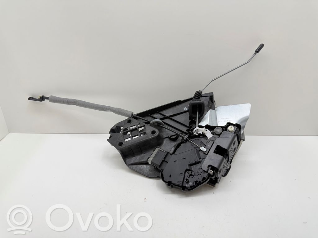 Volvo XC60 Aizmugurē slēdzene 