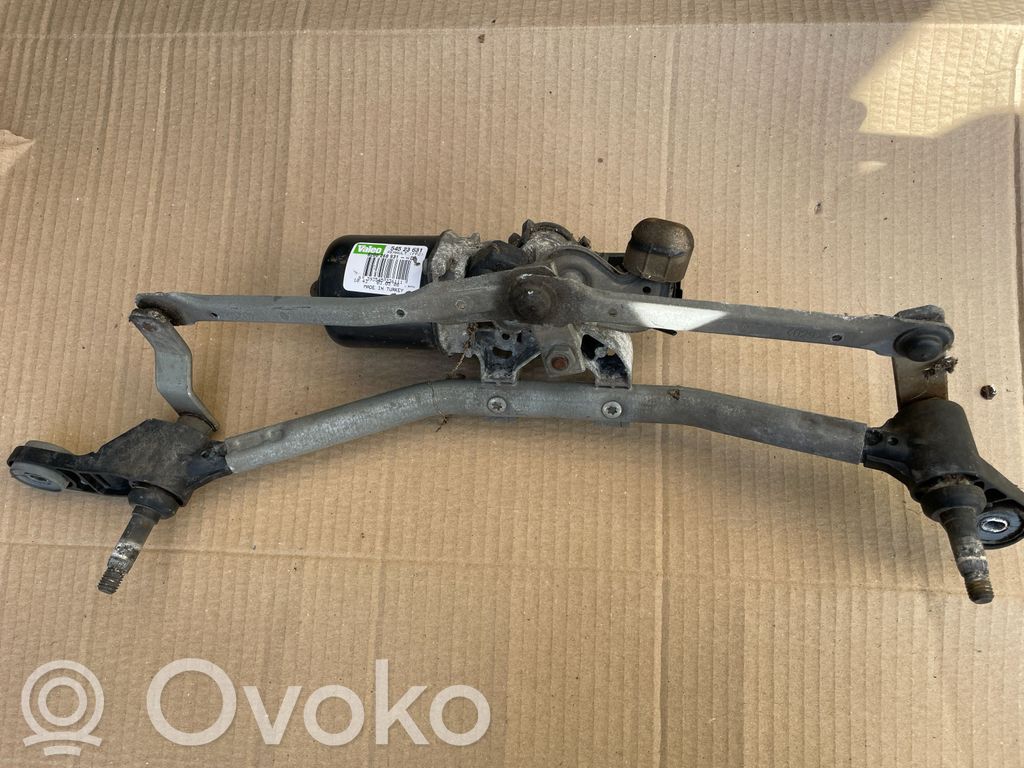 Renault Clio III Etupyyhkimen vivusto ja moottori 