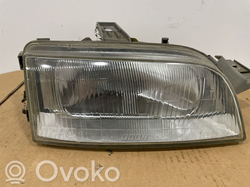 Fiat Punto (176) Lampa przednia 