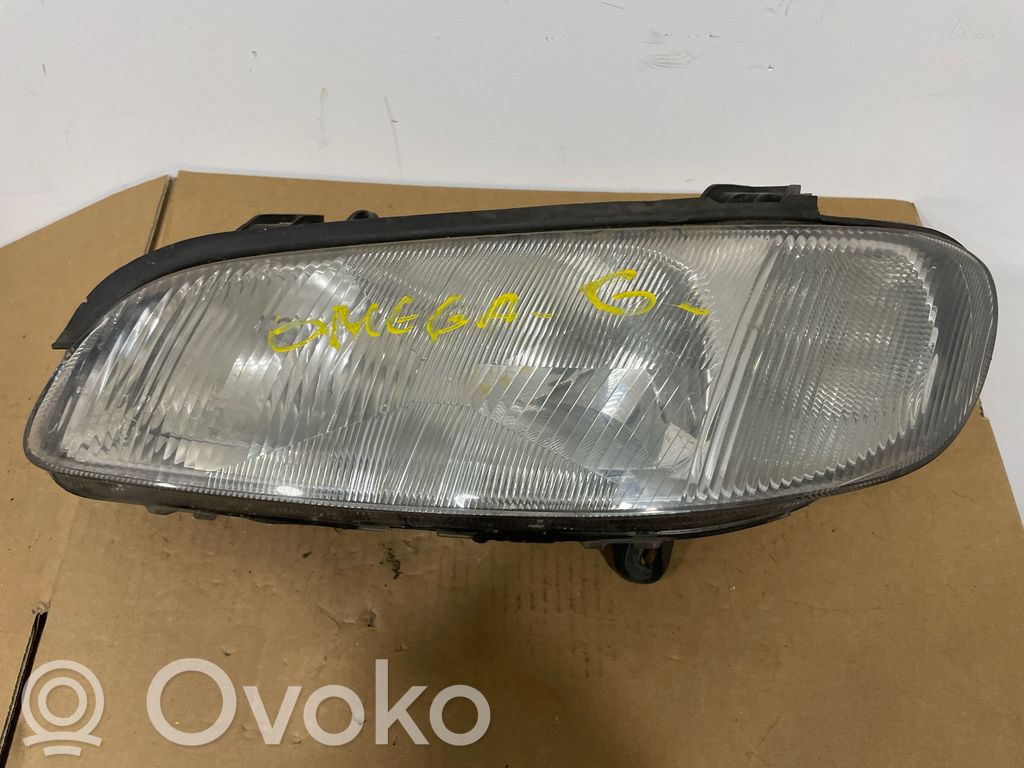 Opel Omega B2 Lampa przednia 