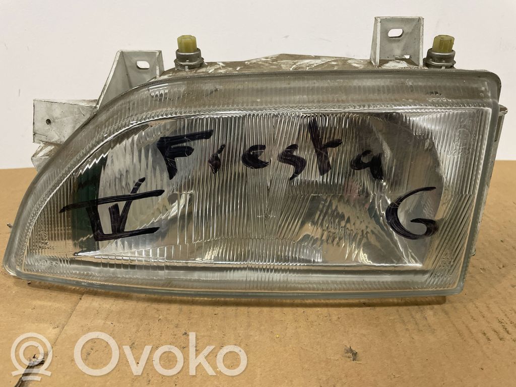 Ford Escort Lampa przednia 