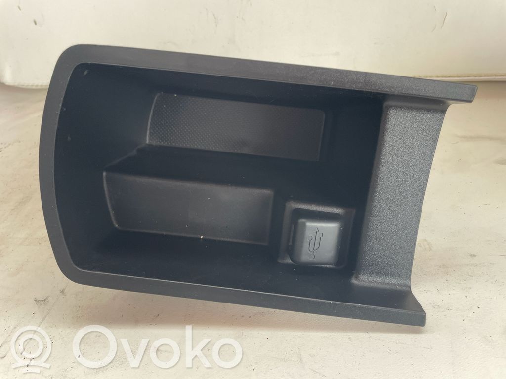 Enchufe conector USB   9684175777,9684176177