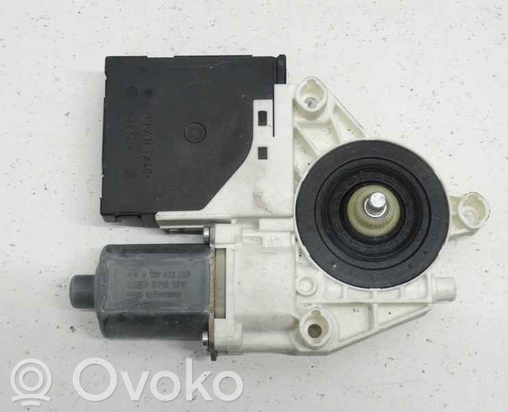 Audi A3 S3 8L Silniczek podnoszenia szyby drzwi tylnych 
