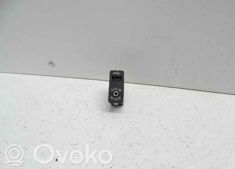 USB socket connector   84109237653,0006744,6165888,VDMS12
