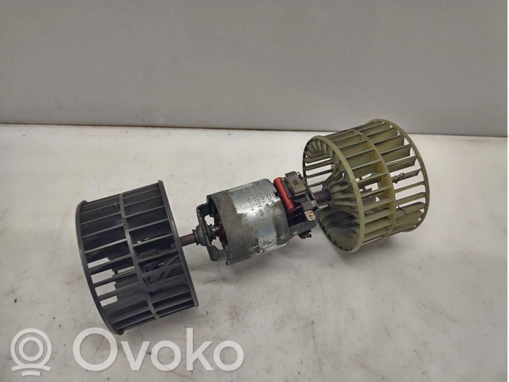 BMW 3 E30 Pečiuko ventiliatorius/ putikas 