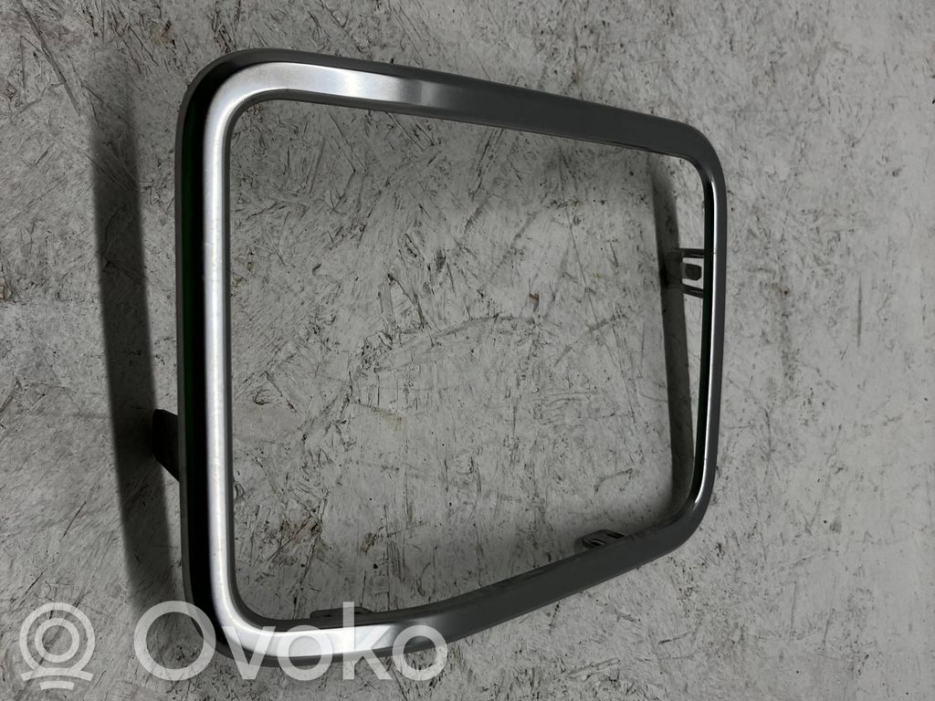 Maskownica / Grill / Atrapa górna chłodnicy   6UG44TRMAA,80207T,N5706