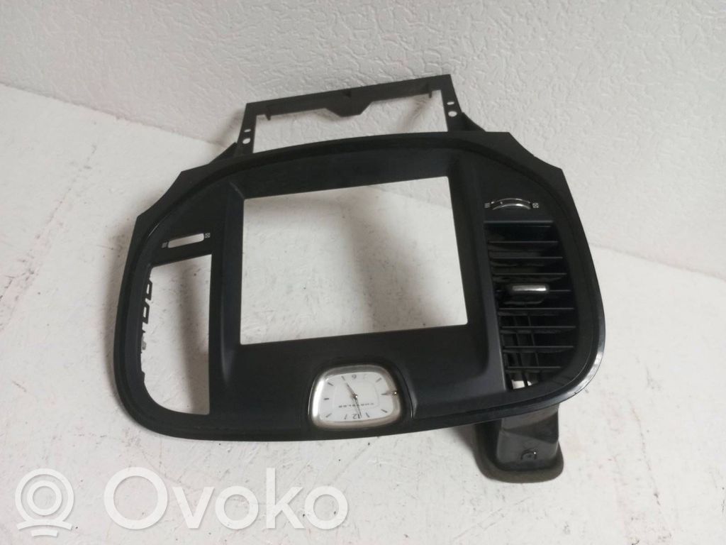 Chrysler 300C Radion/GPS-laitteen pääyksikön kehys 