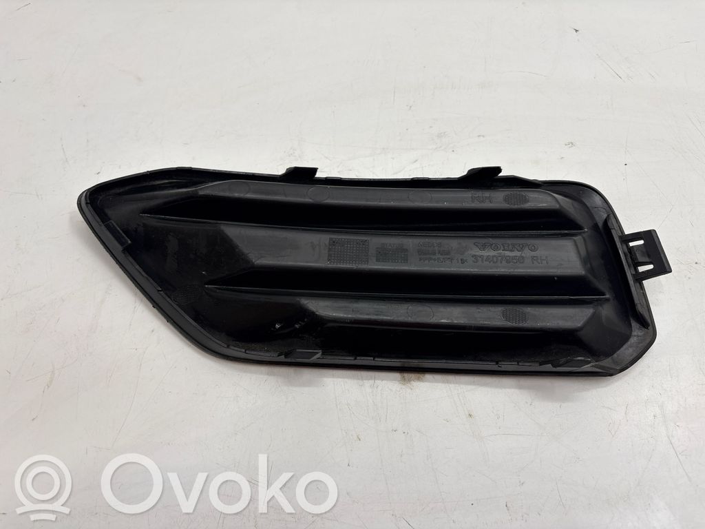 Volvo XC40 Front bumper lower grill 