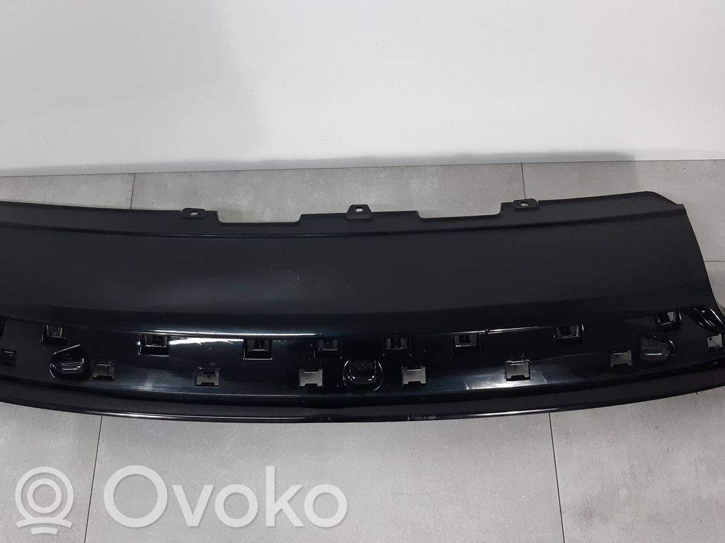 Audi A5 8T 8F Listwa dolna zderzaka tylnego 