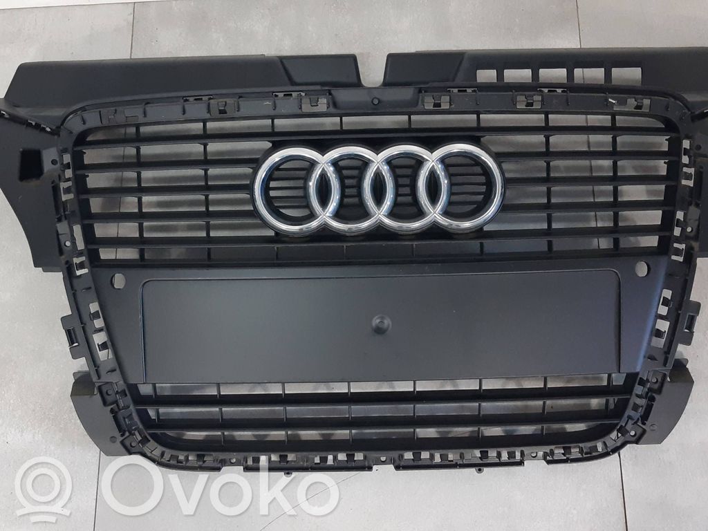 Audi A3 S3 8P Etusäleikkö 