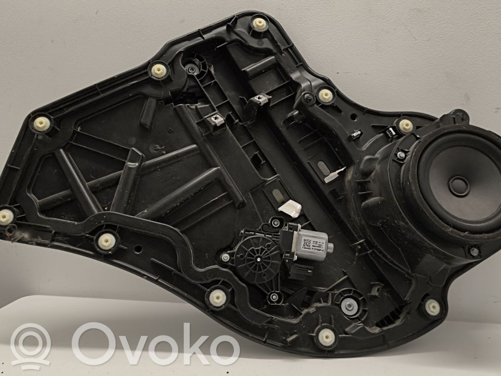 Ford Explorer VI Front door window regulator with motor 