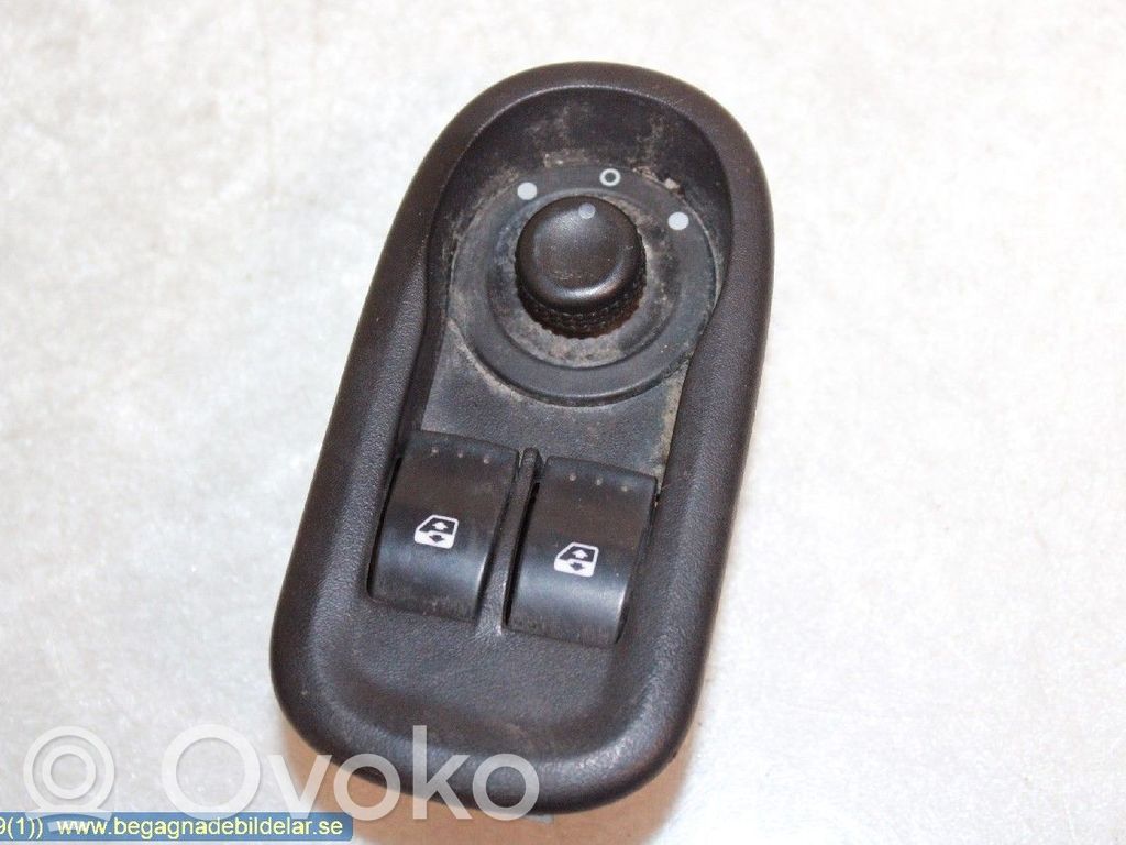Electric window control switch   8200476806,255704649R