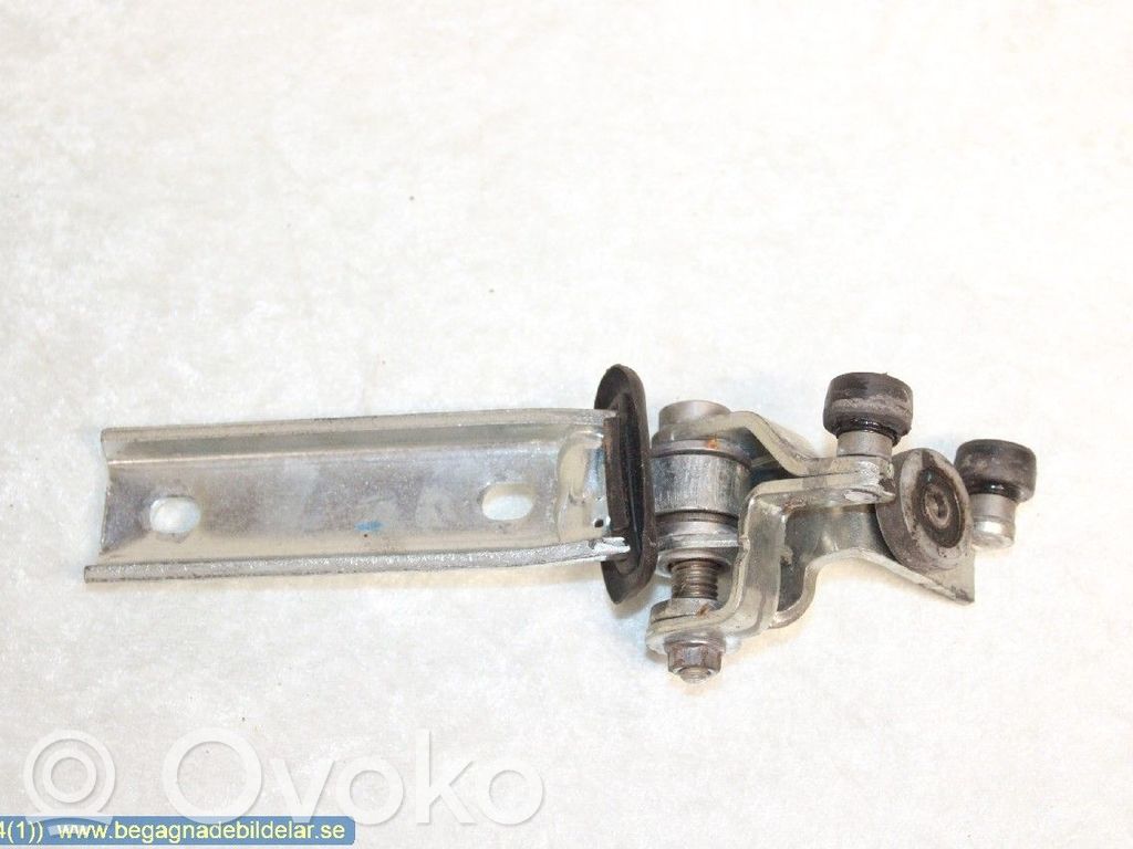 Sliding door upper roller guide/hinge   3801610
